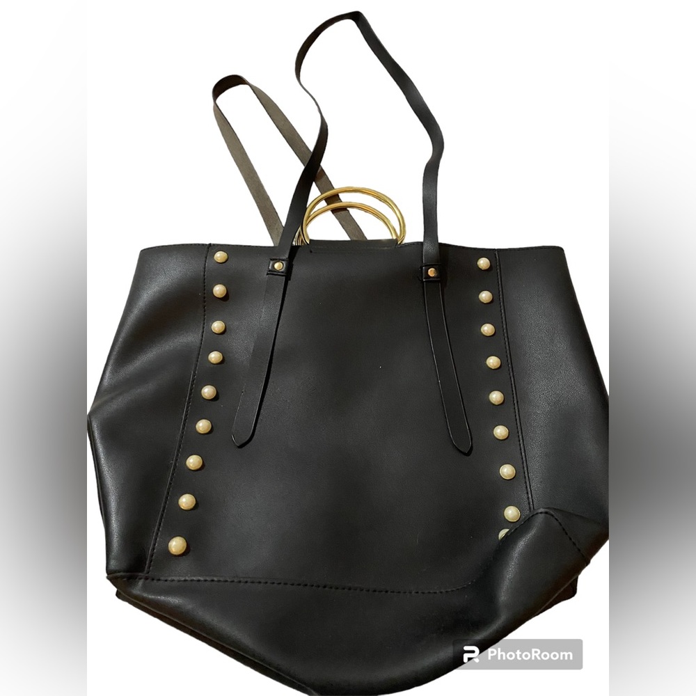Faux leather tote bag. EUC